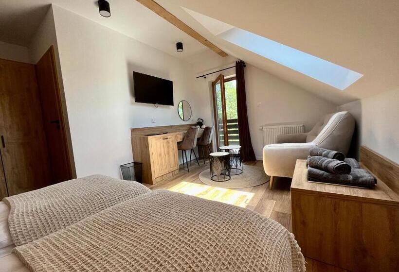 Quarto Estandar com Sacada, Donikąd