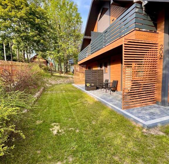 חדר סטודיו סטנדרד, Donikąd