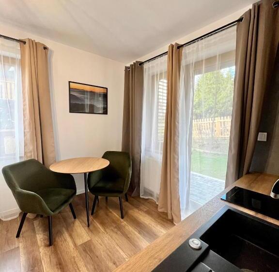 חדר סטודיו סטנדרד, Donikąd