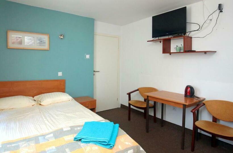 标准间, Willa Opal