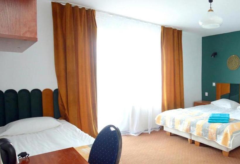 标准三人间, Willa Opal