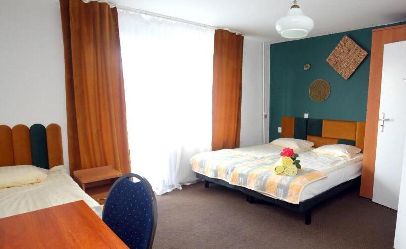 带阳台标准四人间, Willa Opal