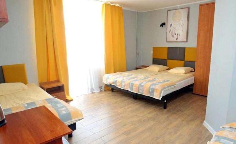 四人标准间, Willa Opal