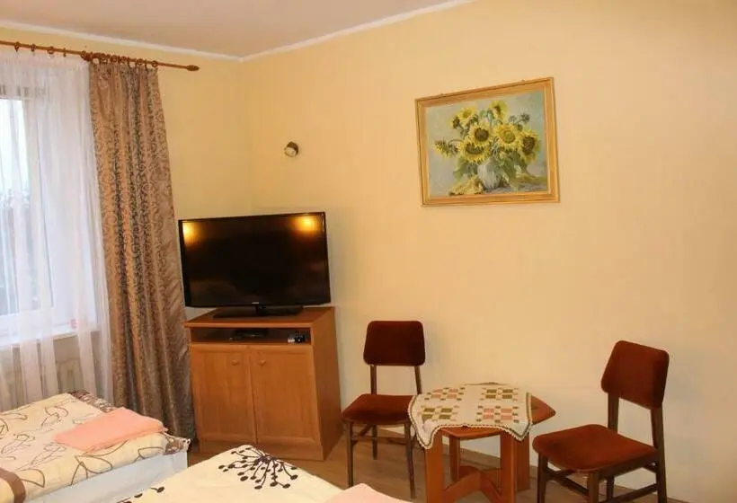 Standard Kolmen Hengen Huone, Zajazd Jagnar