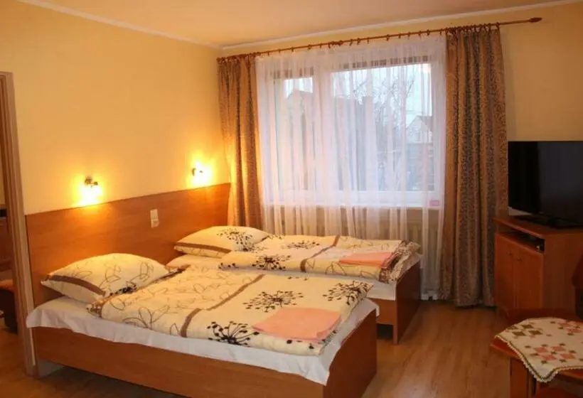 Standard Kolmen Hengen Huone, Zajazd Jagnar