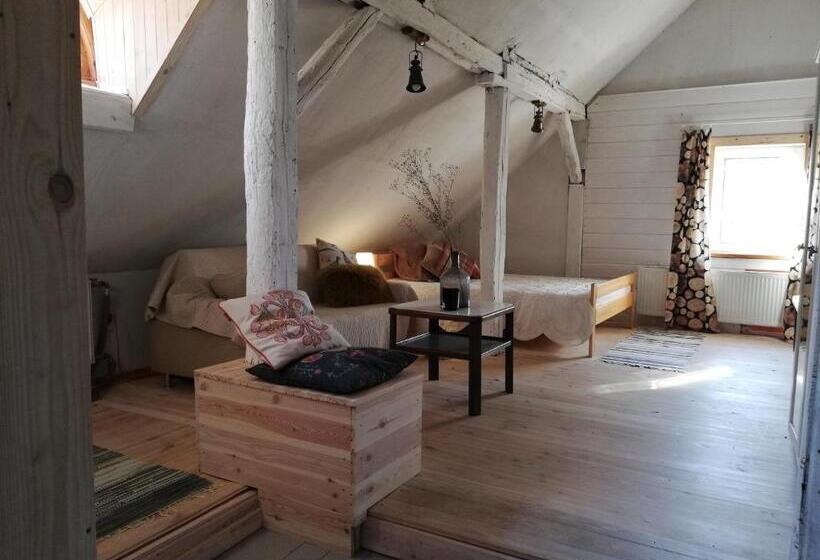 Семейный Номер, Dwór łumbie