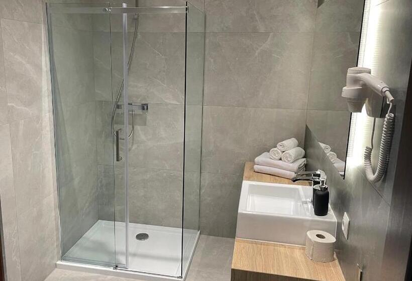 חדר משפחתי, Kompleks Taaka Ryba