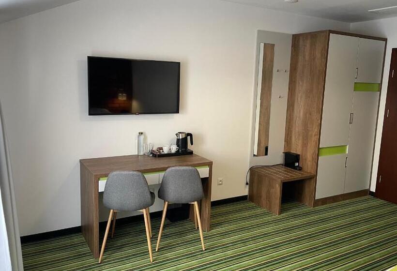 חדר משפחתי, Kompleks Taaka Ryba