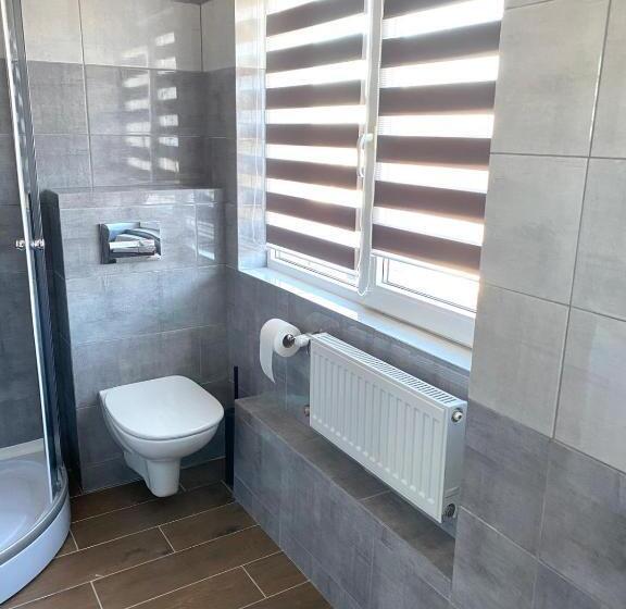 غرفة قياسية مزوَّدة بشُرفة, Magnezja