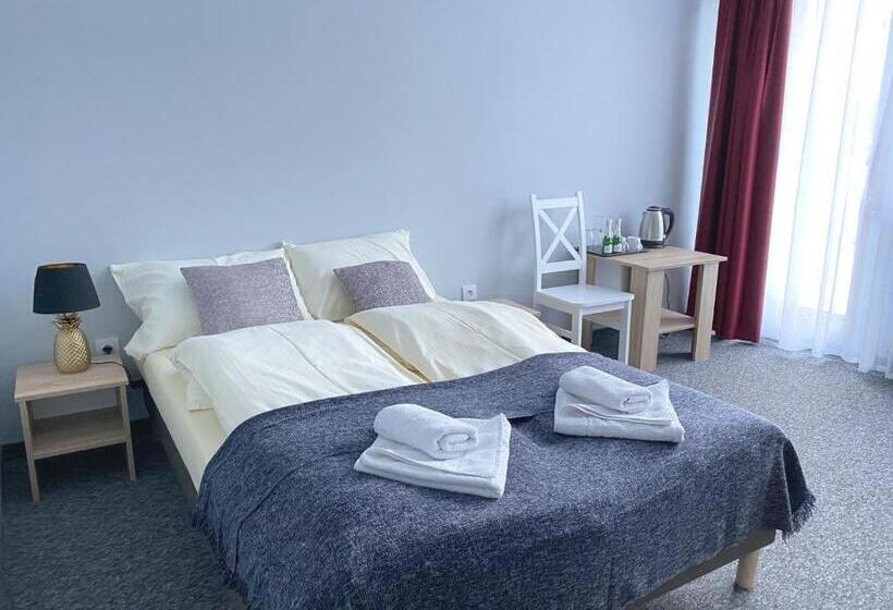 غرفة قياسية مزوَّدة بشُرفة, Magnezja