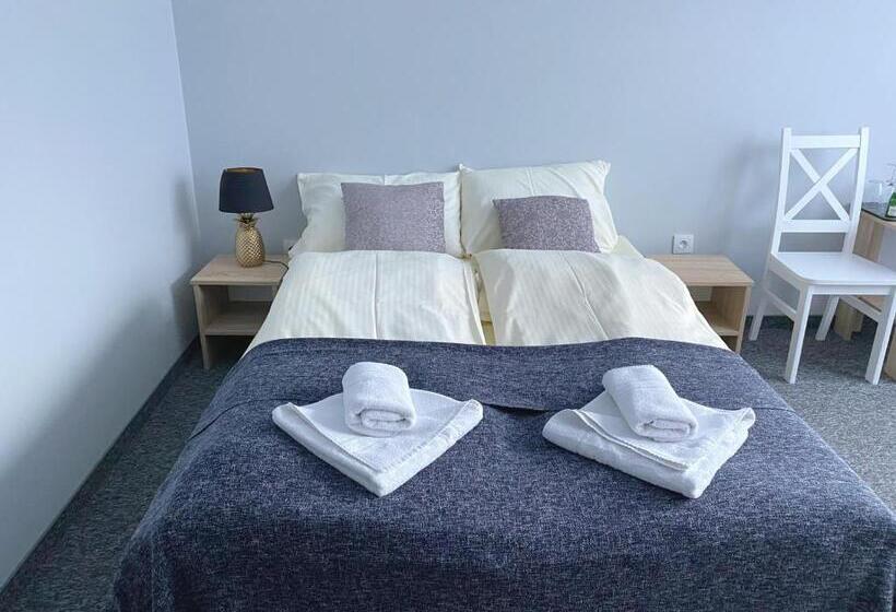 غرفة قياسية مزوَّدة بشُرفة, Magnezja