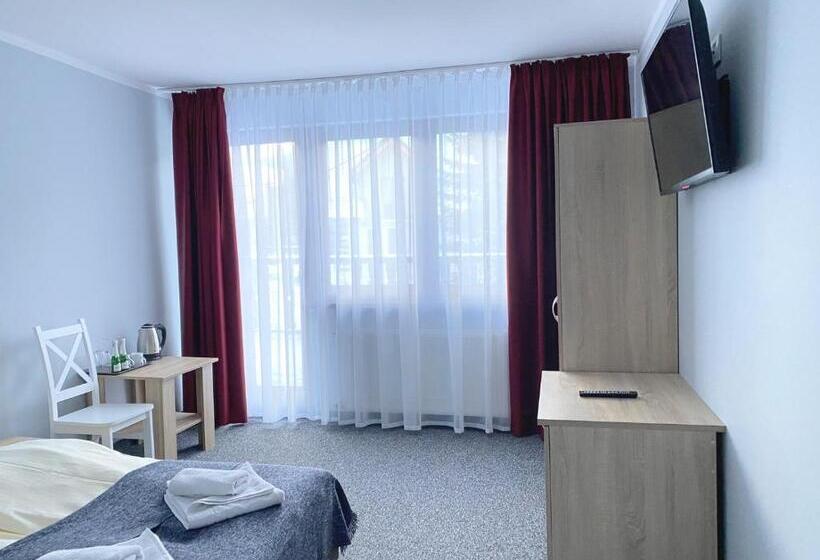 غرفة قياسية مزوَّدة بشُرفة, Magnezja