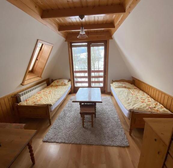 اتاق استاندارد چهار تخته, U Króla