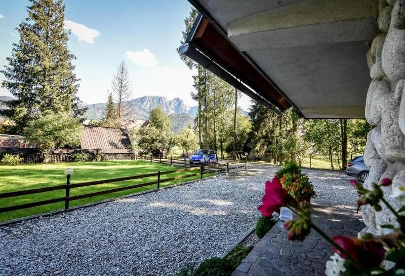 اتاق استاندارد چهار تخته, U Króla