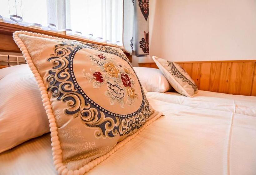 اتاق استاندارد چهار تخته, U Króla