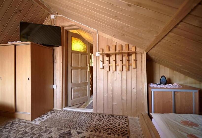 اتاق خانوادگی با چشم‌انداز کوه, Willa U Perełki