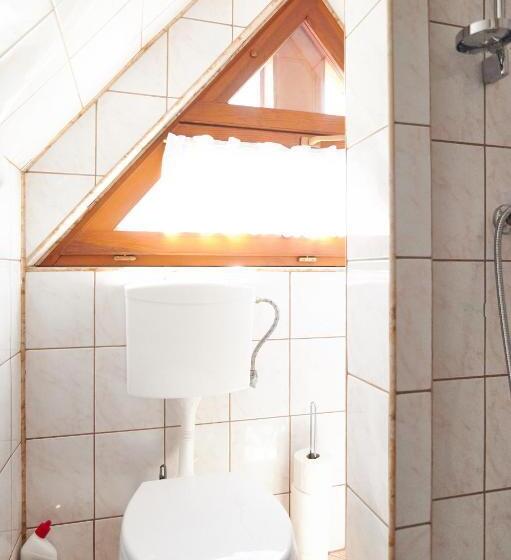 اتاق خانوادگی با چشم‌انداز کوه, Willa U Perełki