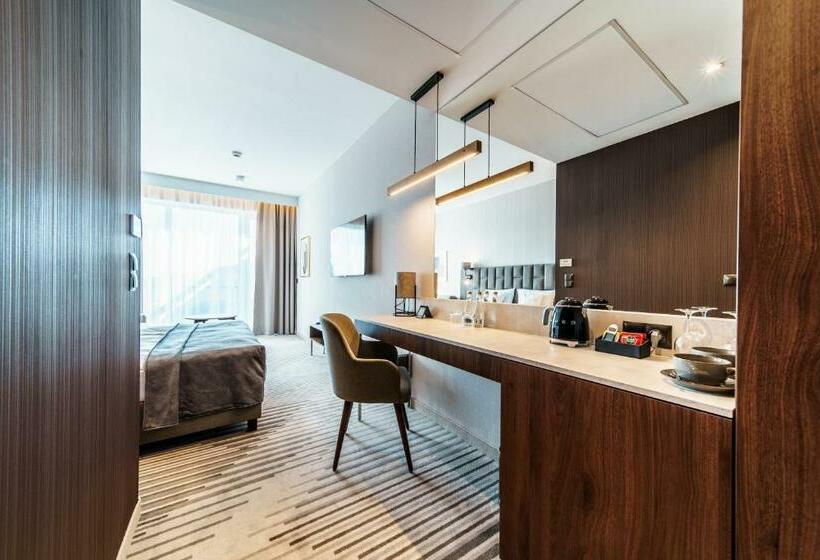 Номер Deluxe, Elements Hotel&spa