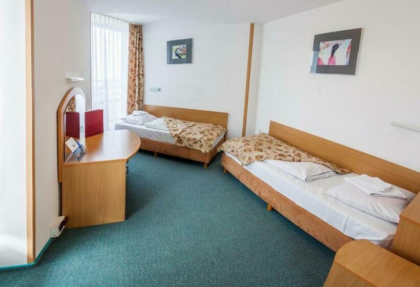 اتاق استاندارد چهار تخته, Jaskółka