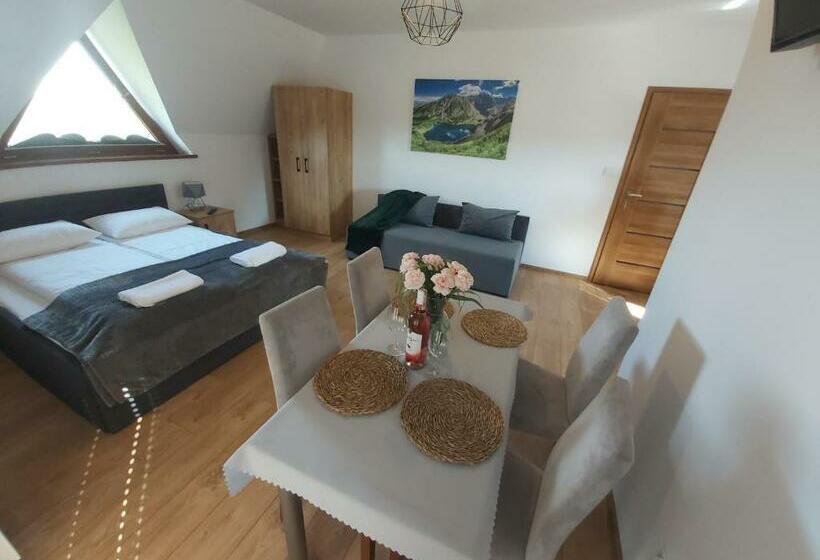 جناح جونيور عائلى, Przy Lesie