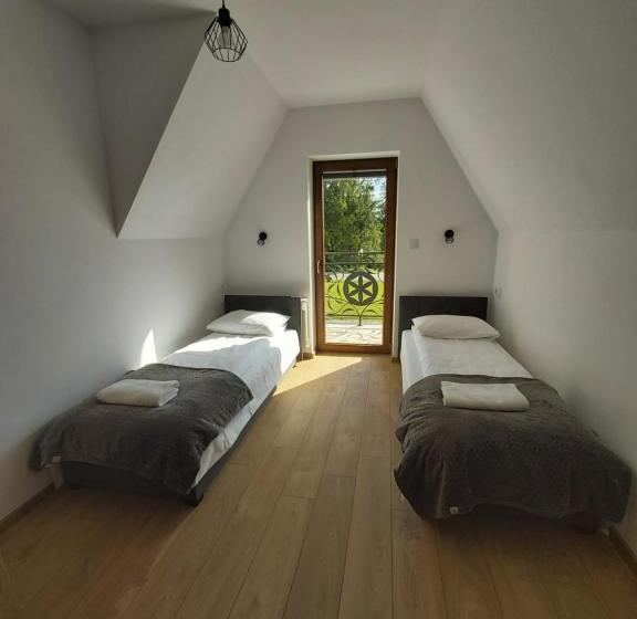 جناح جونيور عائلى, Przy Lesie