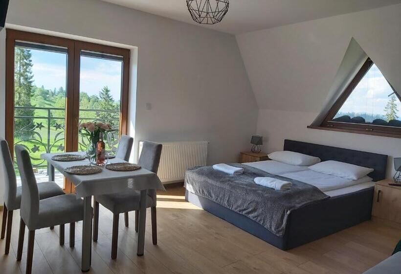 جناح جونيور عائلى, Przy Lesie