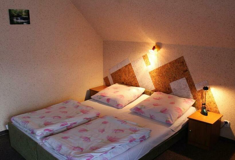 스탠다드 트리플 룸, U Kuby