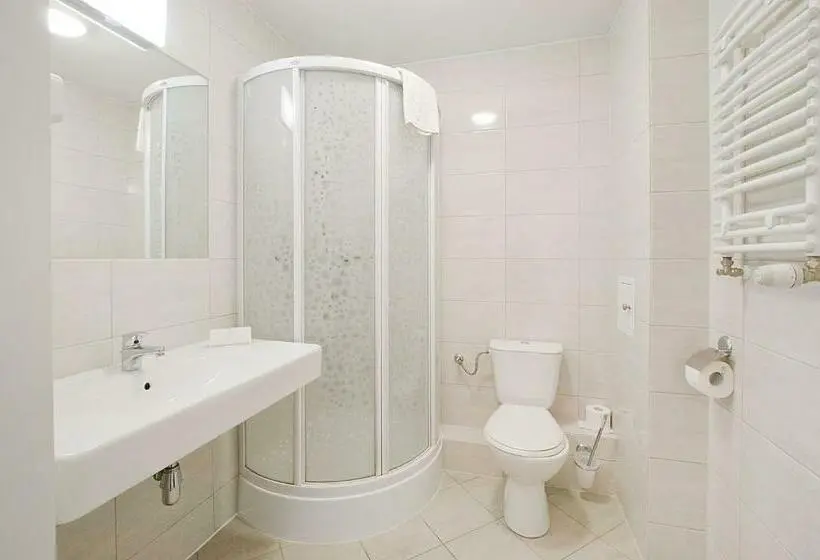 Standard Yhden Hengen Huone, Wodnik