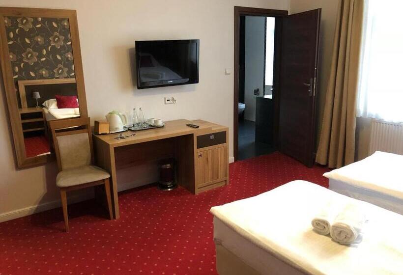 غرفة قياسية ثلاثية, Villa Zagórze