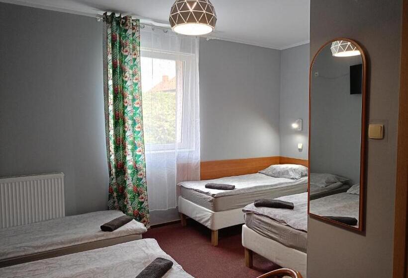 スタンダード4人部屋, Zajazd Wałbrzych