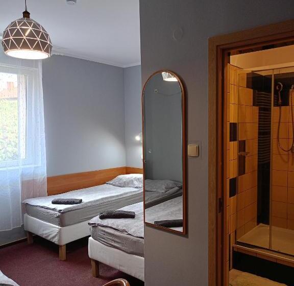 スタンダード4人部屋, Zajazd Wałbrzych