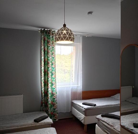 スタンダード4人部屋, Zajazd Wałbrzych