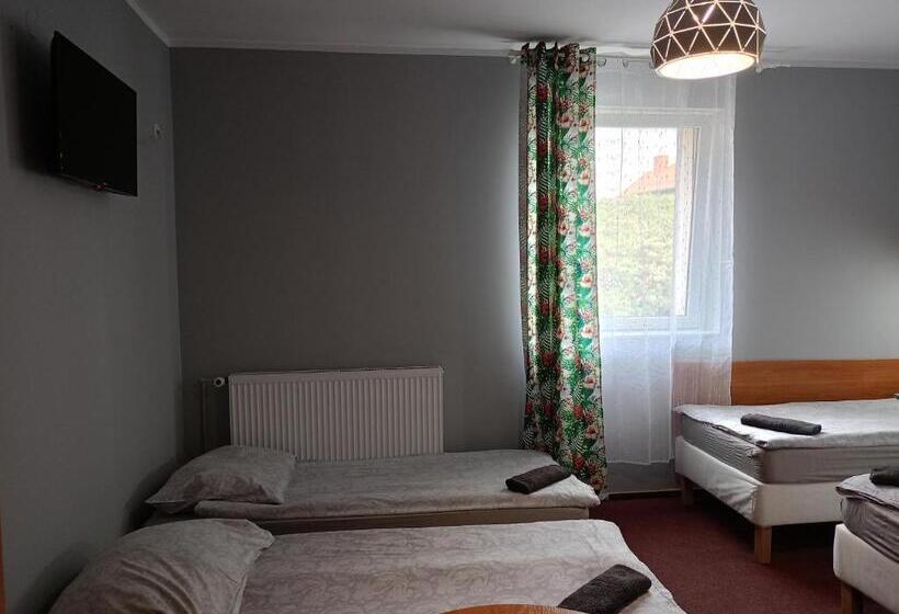 スタンダード4人部屋, Zajazd Wałbrzych