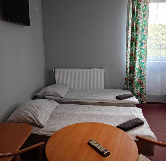 スタンダード4人部屋, Zajazd Wałbrzych