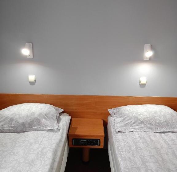 スタンダード4人部屋, Zajazd Wałbrzych