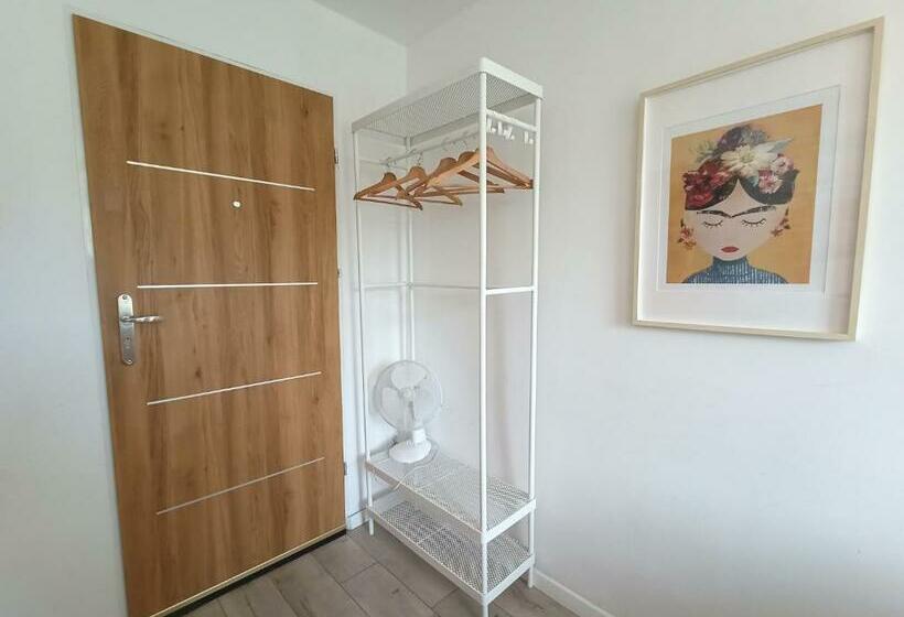 חדר בסיסי, Lemuria Pokój Z łazienką Szkolna