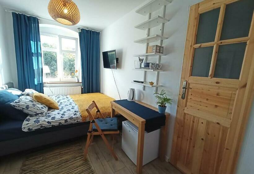 חדר בסיסי, Lemuria Pokój Z łazienką Szkolna