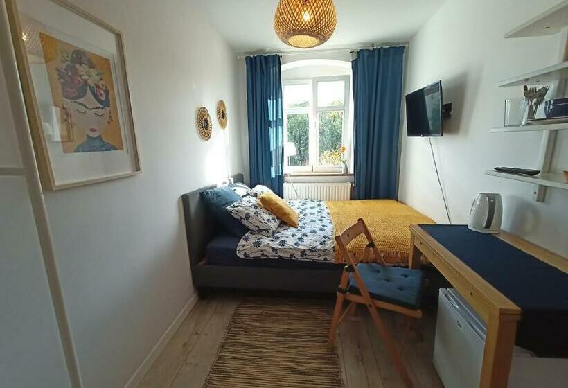 חדר בסיסי, Lemuria Pokój Z łazienką Szkolna