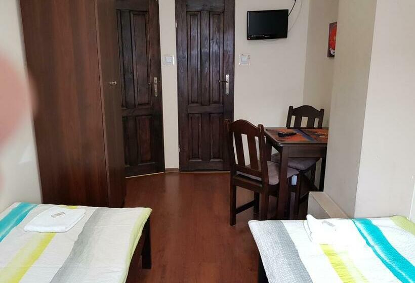 اتاق استاندارد, Marcus