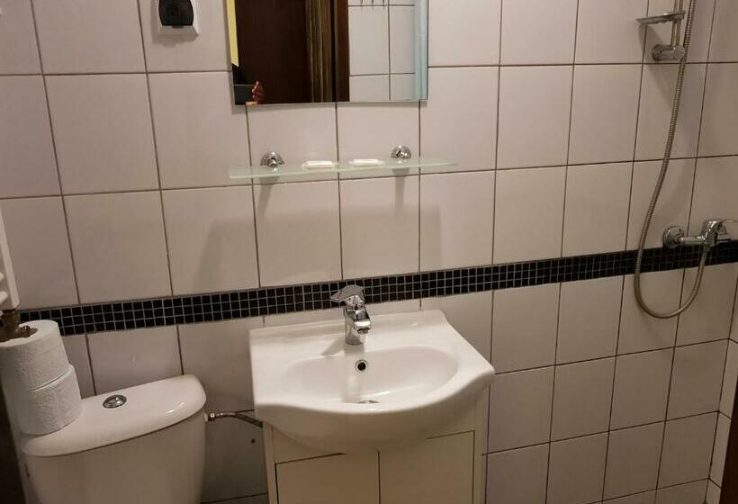 اتاق استاندارد, Marcus