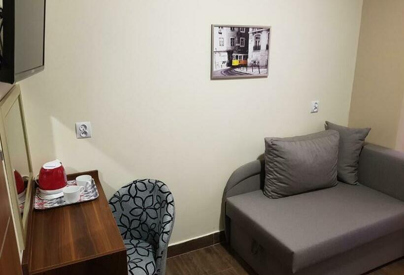 اتاق استاندارد, Marcus