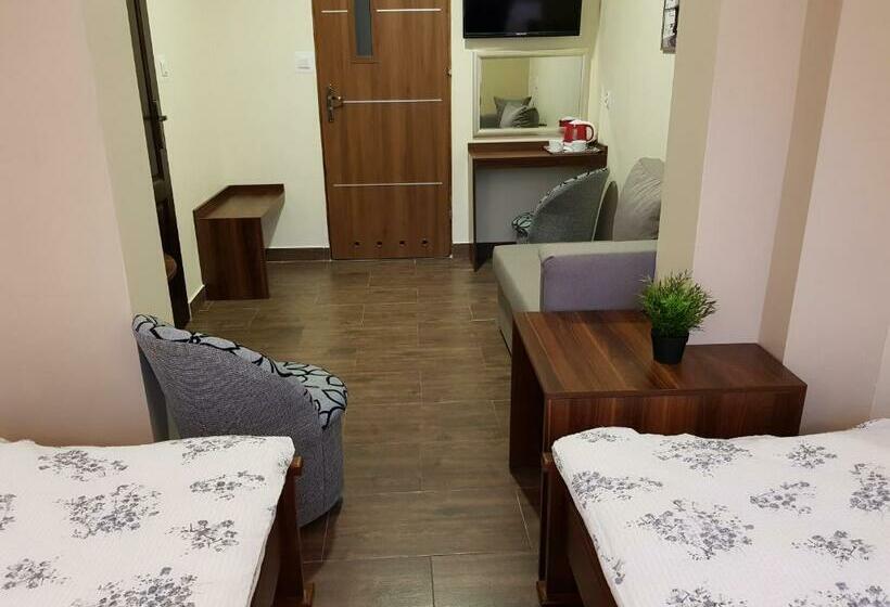 اتاق استاندارد, Marcus