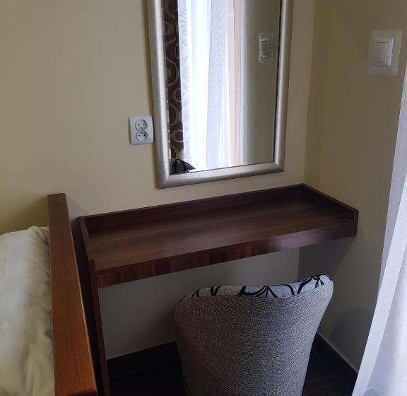 اتاق استاندارد با تراس, Marcus