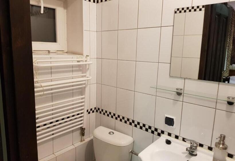 اتاق استاندارد, Marcus