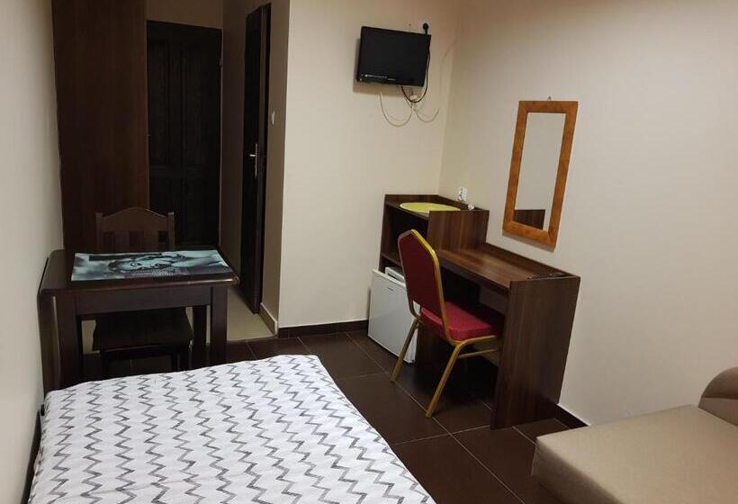 اتاق استاندارد یک نفره, Marcus