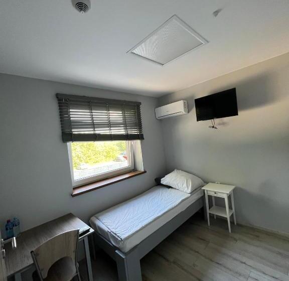 シングルデラックスルーム, Noclegi Europol