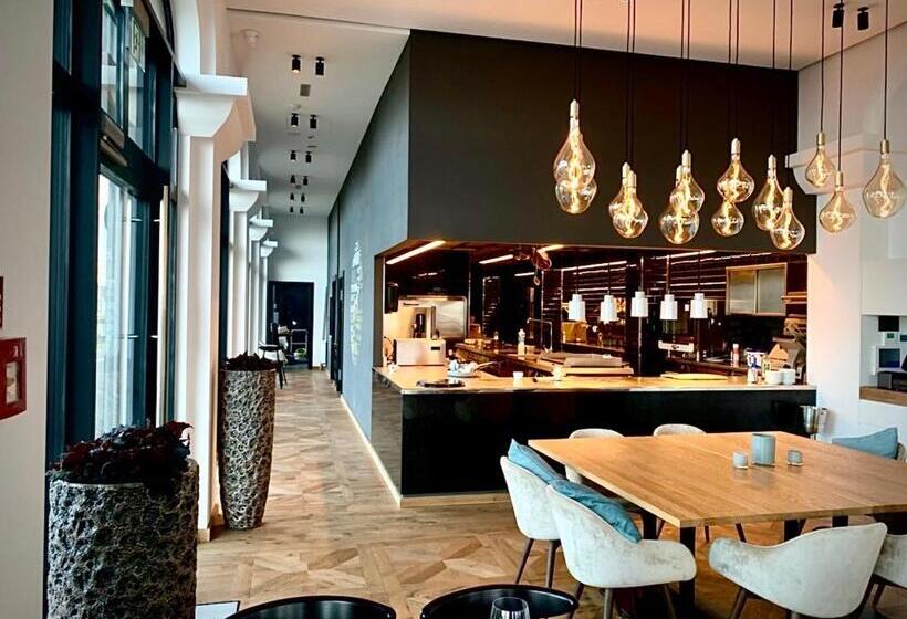 Студио Стандарт с Балконом, Apartamenty W Marina Royale