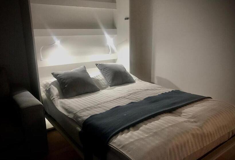 Студио Стандарт с Балконом, Apartamenty W Marina Royale