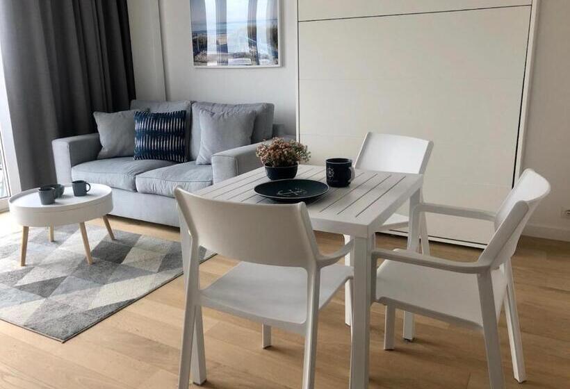 Студио Стандарт с Балконом, Apartamenty W Marina Royale