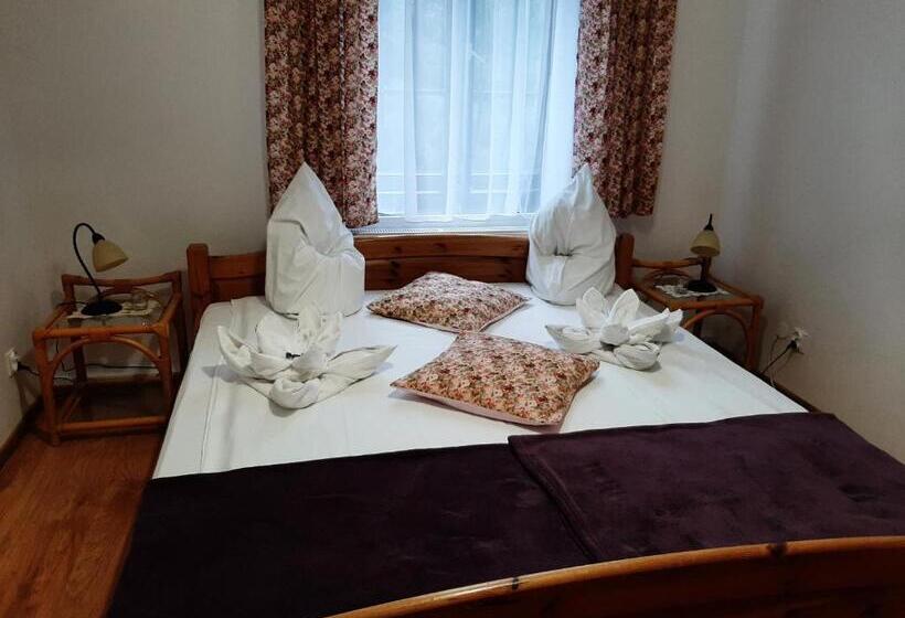 Номер Deluxe Кровать Кинг, Dworek Pod świerkami